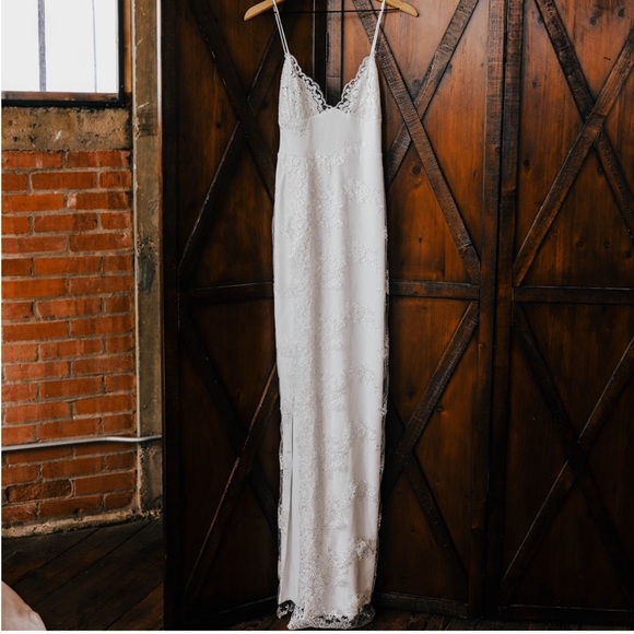 Gemeli Power Motel Jay Ivory on Ivory Dress - Picture 2 of 10